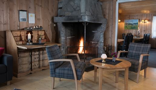 Lounge in the lodge at Lemonsjø Fjellstue in Norway