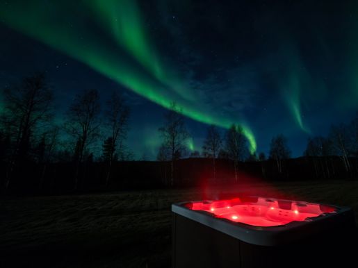 Loggers Lodge Outdoor Jacuzzi.jpg