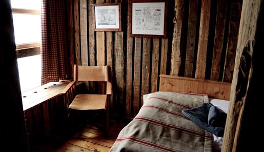 A single bedroom at Basecamp Hotel in Longyearbyen