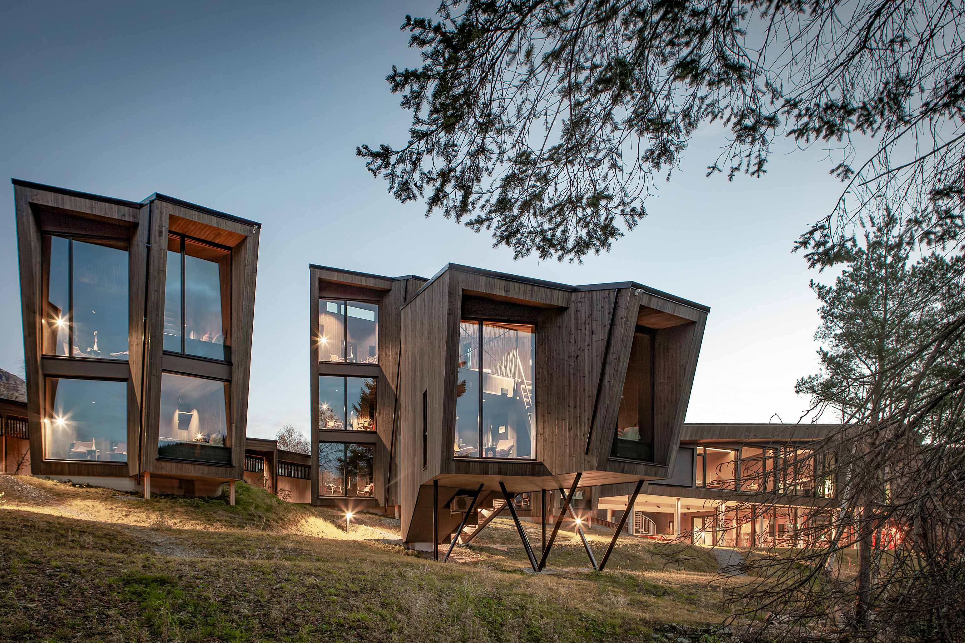 IMG 2024 Enhanced NR Elva Hotell Foto Sam Hughes PRINT