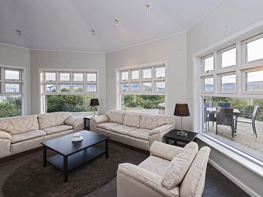 4-bedroom apartment living room (3).jpg