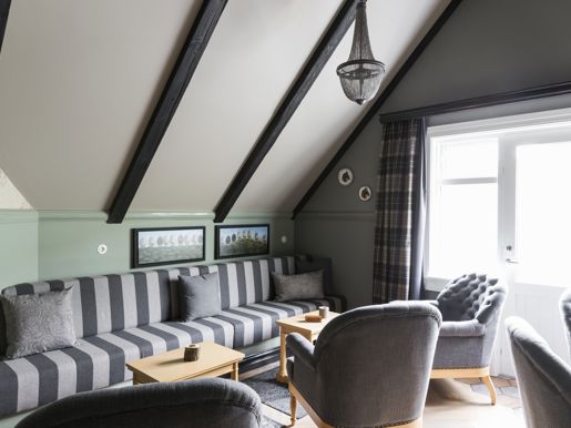 Skalakot Manor - Lounge.jpg
