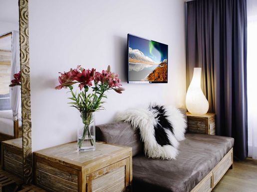 Eyja Guldsmeden - Triple Room.jpg