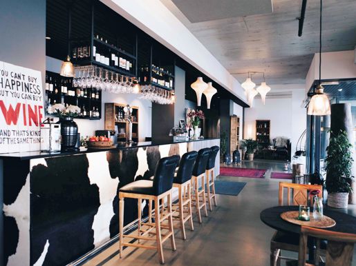 Eyja Guldsmeden - Bar 4.jpg