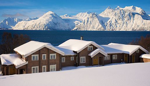 Lyngen Lodge with a view of the mountains, Norway