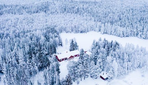 Pine Bay Lodge in Swedish Lapland in winter