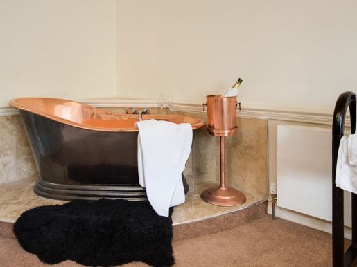 Stuckgowan Copper Bath In Master Suite