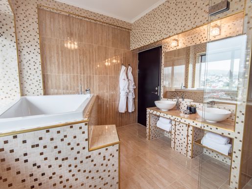 The Suite 4