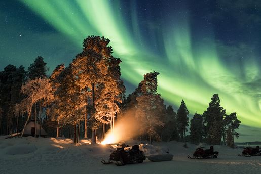 Hunting the Northern Lights on a sleigh tour at the Wilderness Hotel Nangu on Lake Inari, Finnish Lapland 