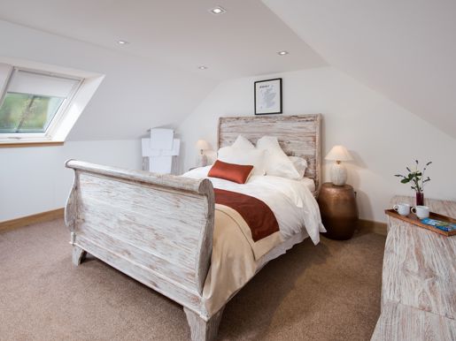 Stuckdarach Bedroom